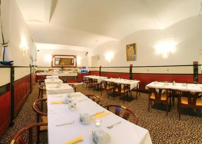 Carlton Opera 3*