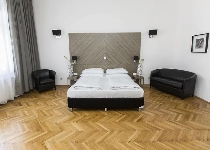 Carlton Opera Aparthotel 3*