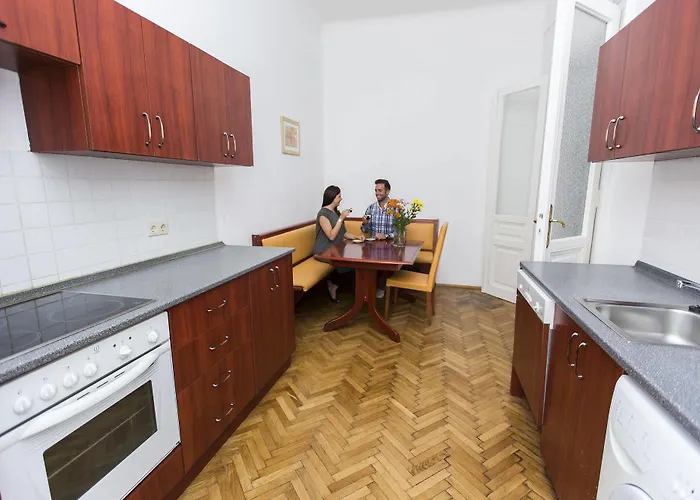 Carlton Opera Aparthotel 3*